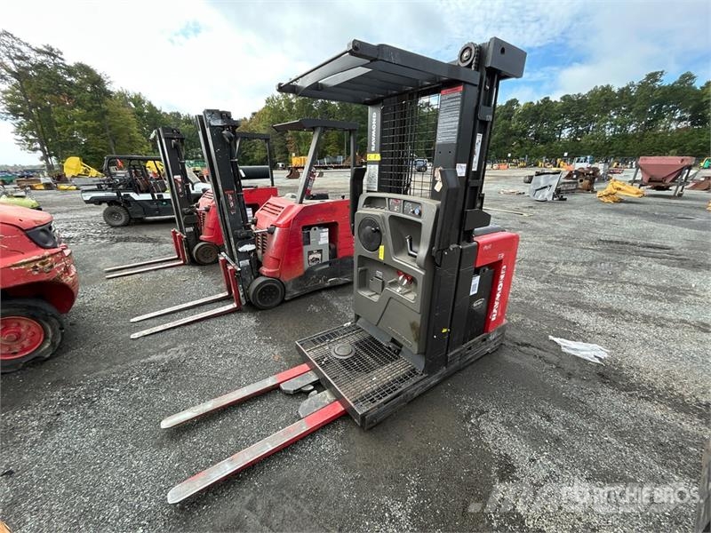 Raymond 5300 300 lb Order Picker Medium lift order picker