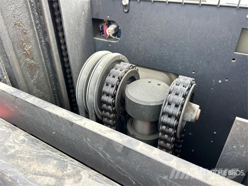 Raymond 5300 3000 lb Order Picker Srednje dizajući komisioni viljuškar