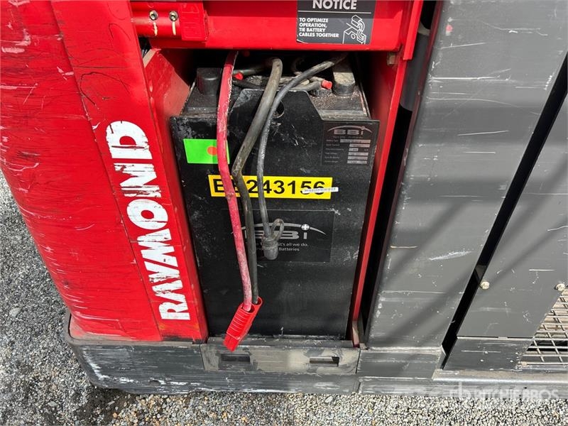 Raymond 5300 3000 lb Order Picker Srednje dizajući komisioni viljuškar