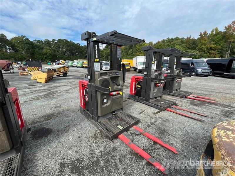 Raymond 5300 3000 lb Order Picker Srednje dizajući komisioni viljuškar