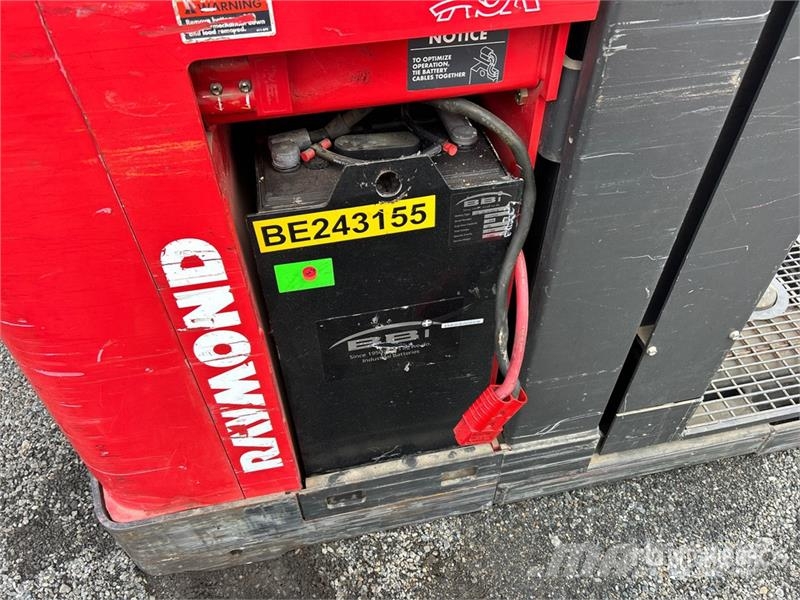 Raymond 5300 3000 lb Order Picker Srednje dizajući komisioni viljuškar