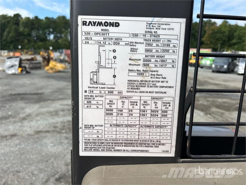 Raymond 5300 3000 lb Order Picker Srednje dizajući komisioni viljuškar