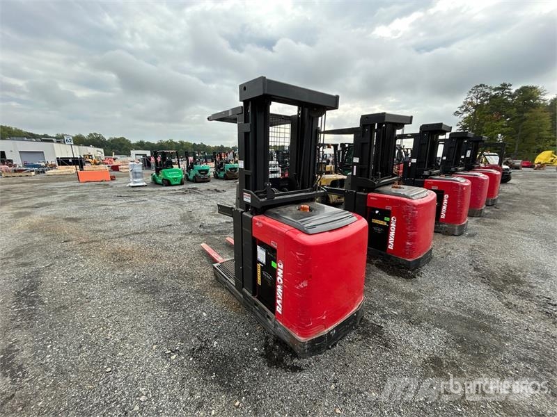 Raymond 5300 3000 lb Order Picker Srednje dizajući komisioni viljuškar