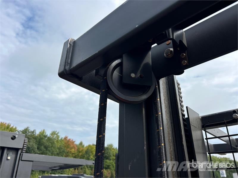 Raymond 5300 3000 lb Order Picker Srednje dizajući komisioni viljuškar