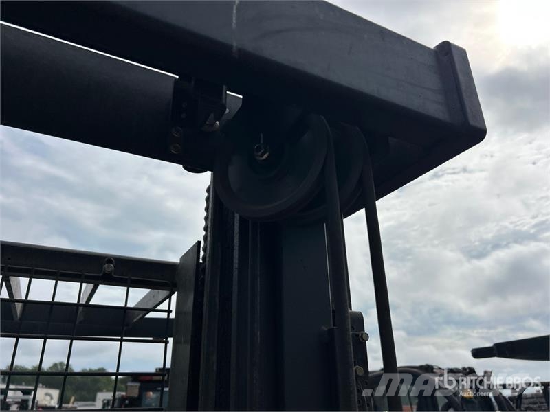 Raymond 5300 3000 lb Order Picker Srednje dizajući komisioni viljuškar