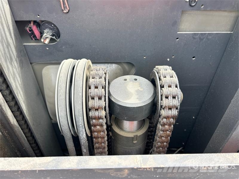 Raymond 5300 3000 lb Order Picker Srednje dizajući komisioni viljuškar