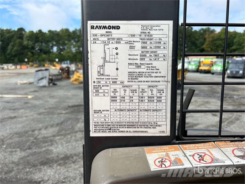 Raymond 5300 3000 lb Order Picker Srednje dizajući komisioni viljuškar