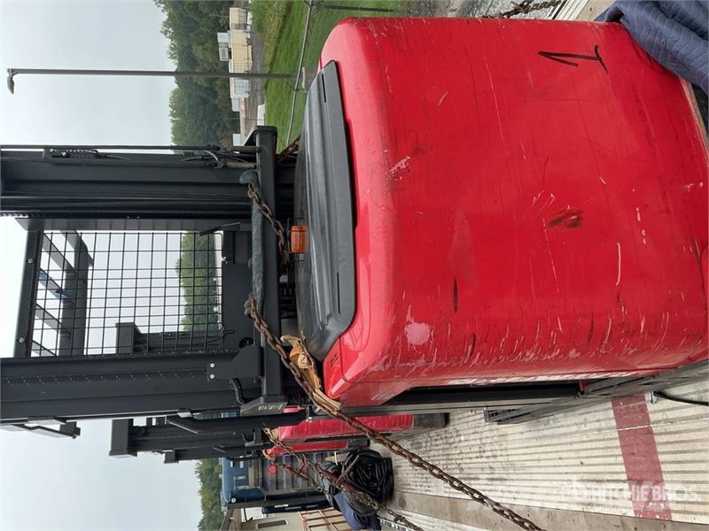 Raymond 5300 3000 lb Order Picker Srednje dizajući komisioni viljuškar