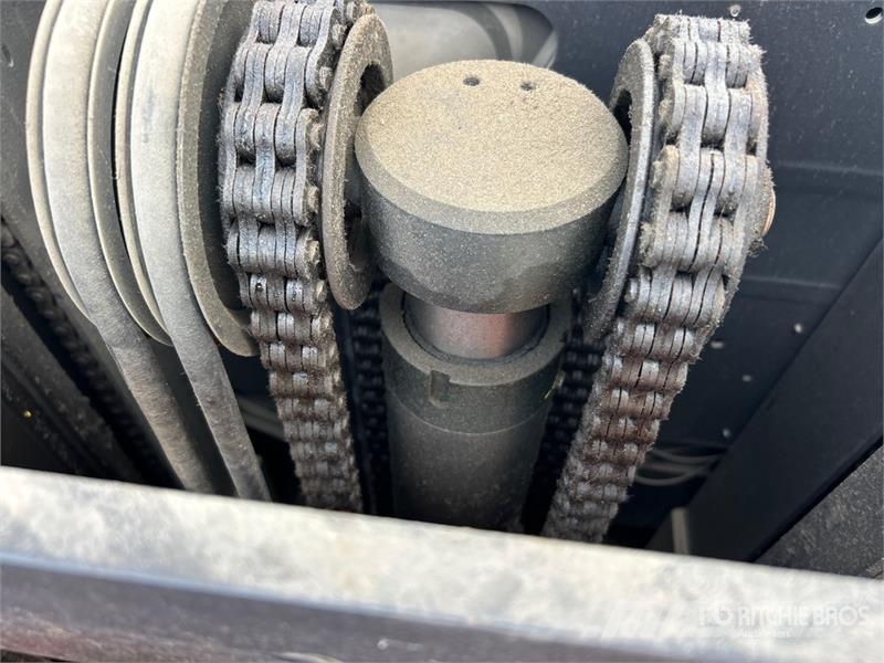 Raymond 5300 3000 lb Order Picker Srednje dizajući komisioni viljuškar