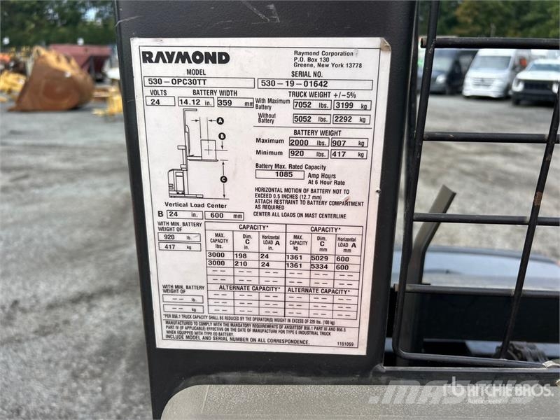 Raymond 5300 3000 lb Order Picker Srednje dizajući komisioni viljuškar
