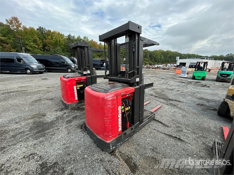 Raymond 5300 3000 lb Order Picker Srednje dizajući komisioni viljuškar