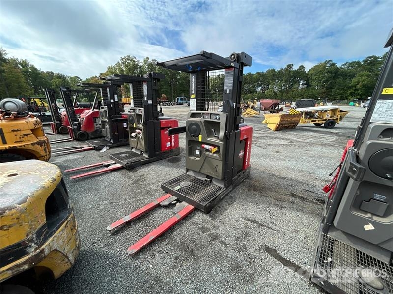 Raymond 5300 3000 lb Order Picker Srednje dizajući komisioni viljuškar