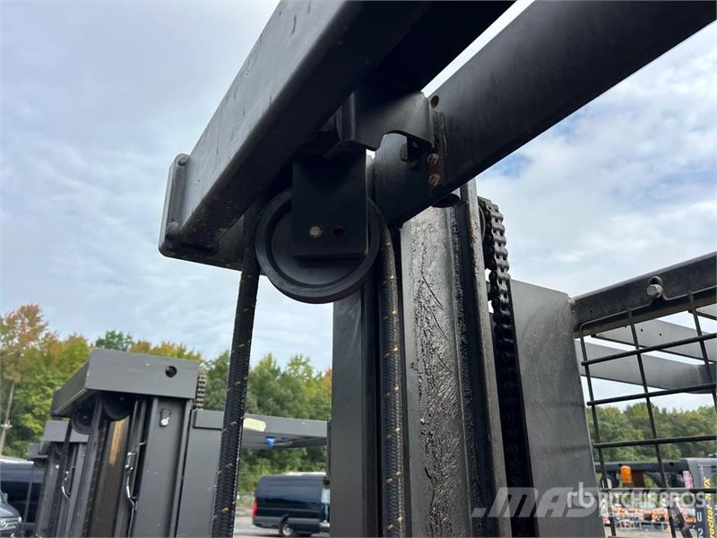 Raymond 5300 3000 lb Order Picker Srednje dizajući komisioni viljuškar