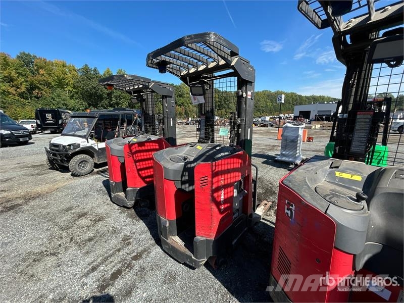 Raymond 7300 4500 lb Reach Truck Viličari sa pomičnim stupom