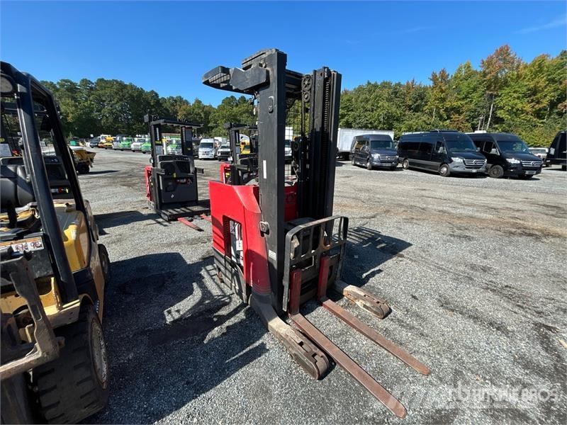 Raymond 7300 4500 lb Reach Truck 前伸式堆高機(叉車)