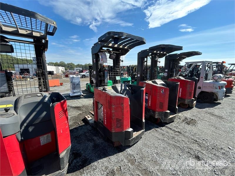 Raymond 7300 4500 lb Reach Truck Viličari sa pomičnim stupom