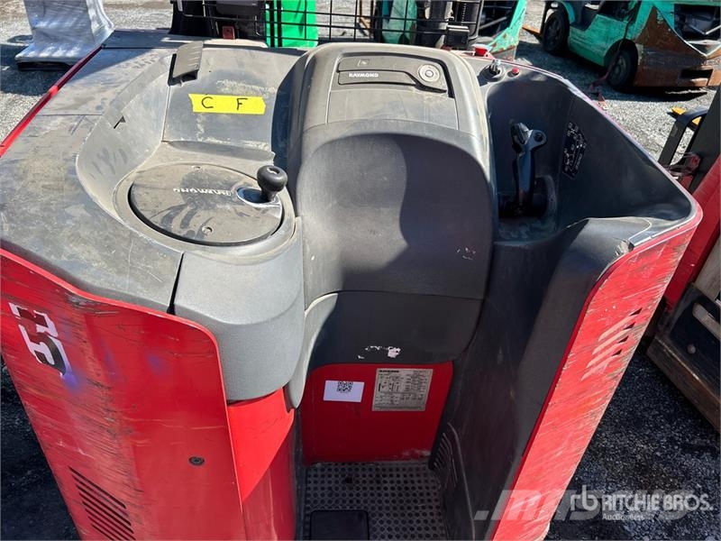 Raymond 7300 4500 lb Reach Truck リーチフォークリフト