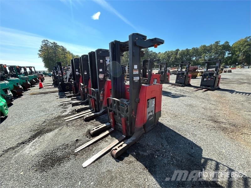 Raymond 7300 4500 lb Reach Truck リーチフォークリフト