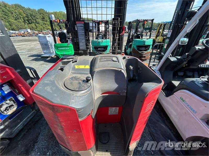 Raymond 7300 4500 lb Reach Truck 前移式叉车
