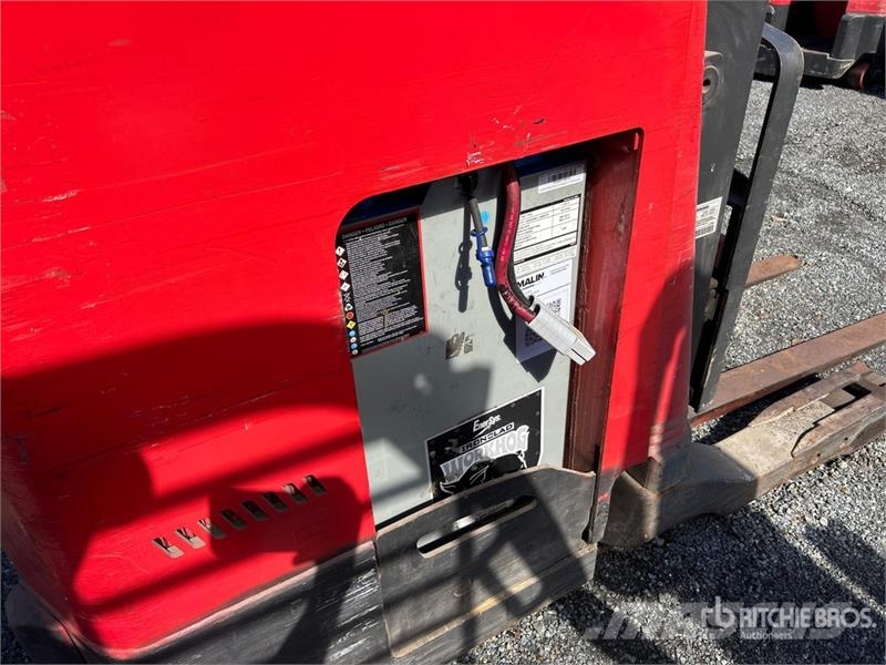 Raymond 7300 4500 lb Reach Truck 前伸式堆高機(叉車)