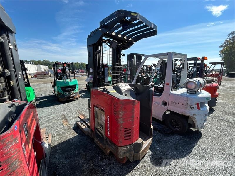 Raymond 7300 4500 lb Reach Truck 前移式叉车