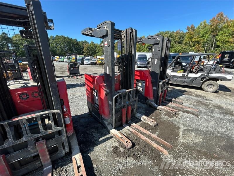 Raymond 7300 4500 lb Reach Truck Viličari sa pomičnim stupom