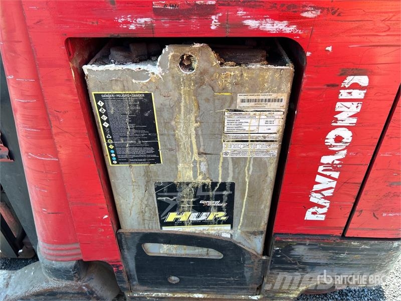 Raymond 7300 4500 lb Reach Truck 前移式叉车