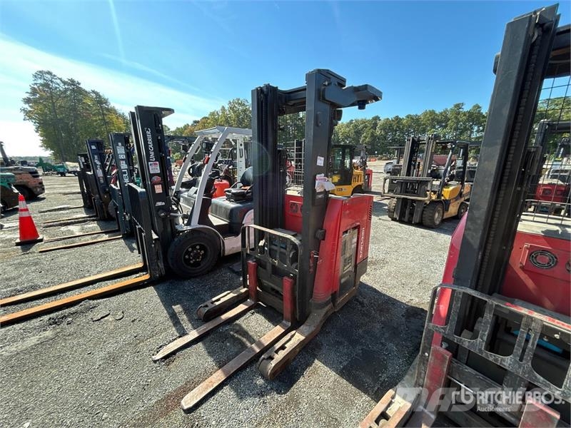Raymond 7300 4500 lb Reach Truck 前移式叉车