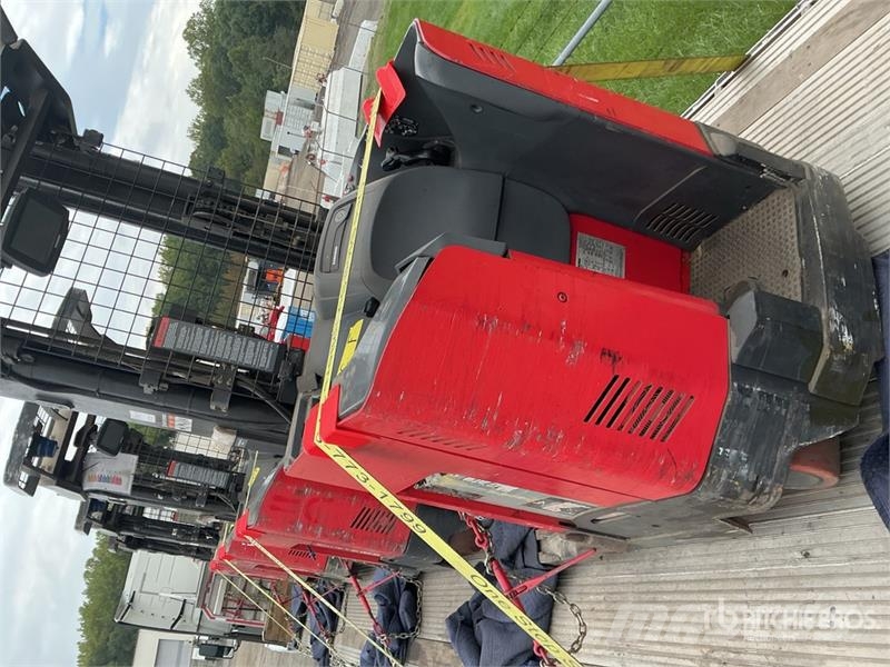 Raymond 7300 4500 lb Reach Truck リーチフォークリフト