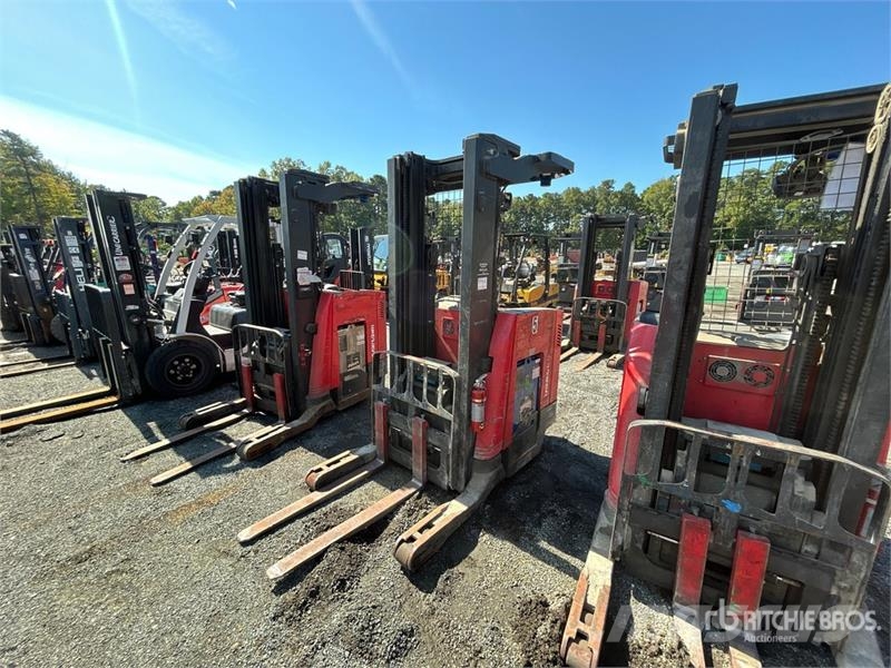 Raymond 7300 4500 lb Reach Truck リーチフォークリフト
