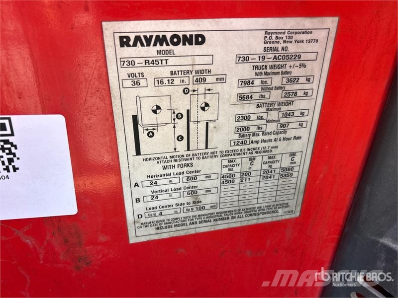 Raymond 7300 4500 lb Reach Truck リーチフォークリフト