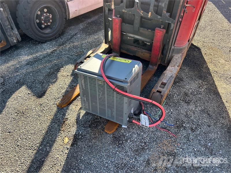 Raymond 7300 4500 lb Reach Truck 前移式叉车