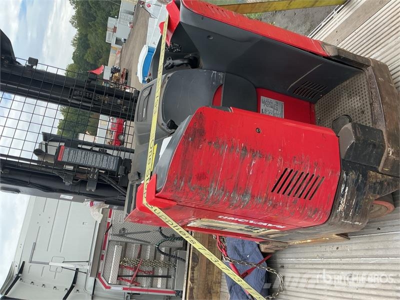 Raymond 7300 4500 lb Reach Truck 前移式叉车