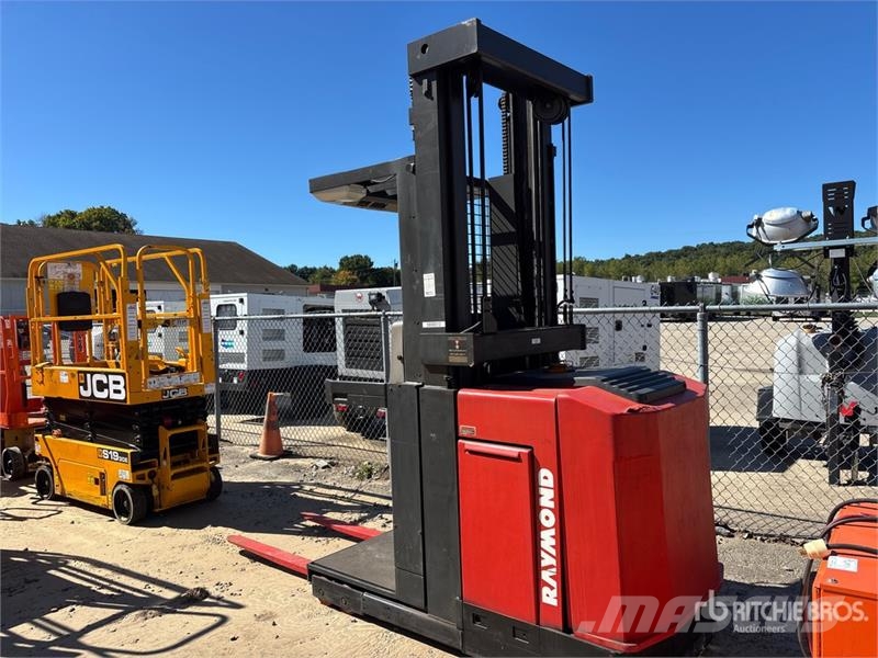 Raymond EASi-OPC30TT 3000 lb Order Picker (Inoperable) Medium lift order picker