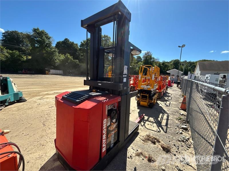 Raymond EASi-OPC30TT 3000 lb Order Picker (Inoperable) Medium lift order picker