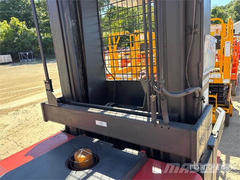Raymond EASi-OPC30TT 3000 lb Order Picker (Inoperable) Medium lift order picker