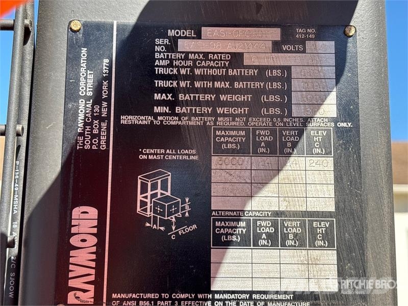 Raymond EASi-OPC30TT 3000 lb Order Picker (Inoperable) Medium lift order picker