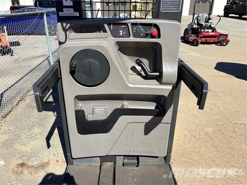 Raymond EASi-OPC30TT 3000 lb Order Picker (Inoperable) Medium lift order picker