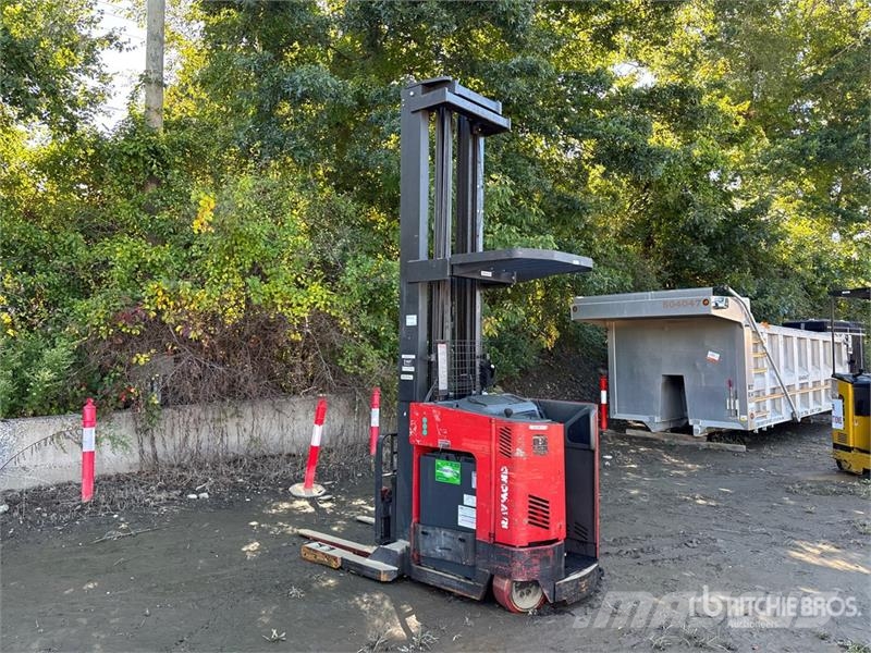 Raymond EASI R45TT-M 4500 lb Reach Truck Empilhadores Elevadores