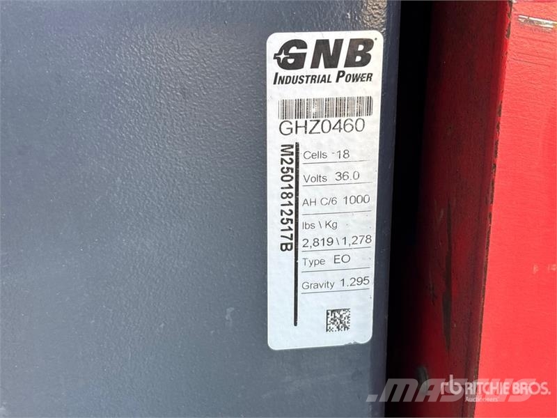 Raymond EASI R45TT-M 4500 lb Reach Truck Empilhadores Elevadores