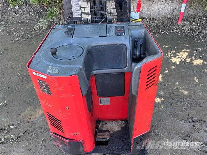 Raymond EASI R45TT-M 4500 lb Reach Truck Empilhadores Elevadores