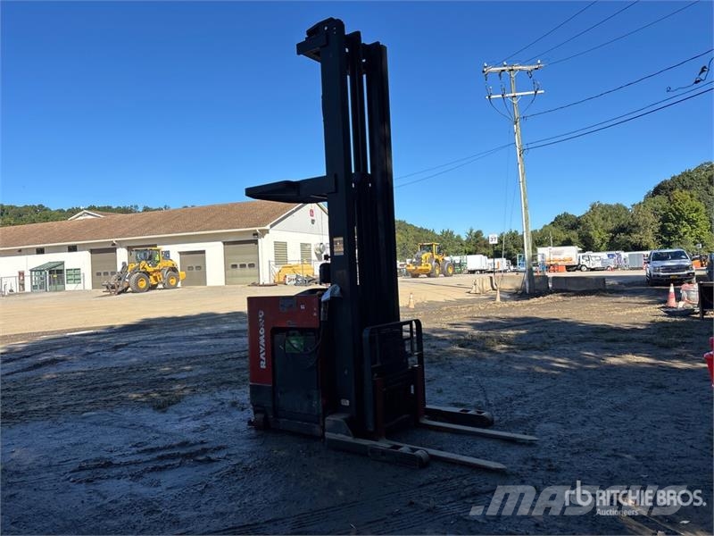 Raymond EASI R45TT-M 4500 lb Reach Truck Empilhadores Elevadores