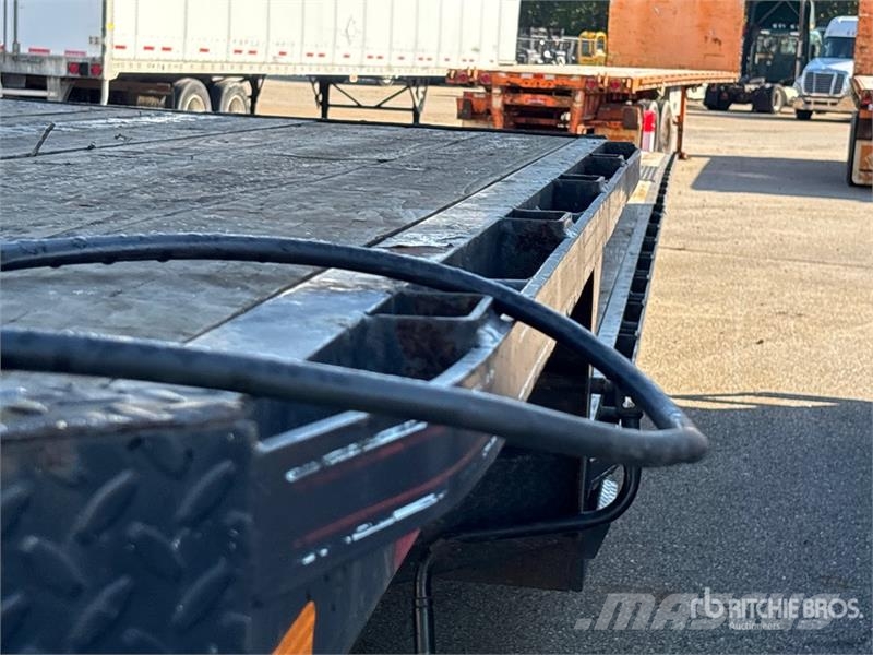 Roadclipper 15040 lb 51 ft T/A Gooseneck Equipment Trailer Трейлери колесного транспортного засобу