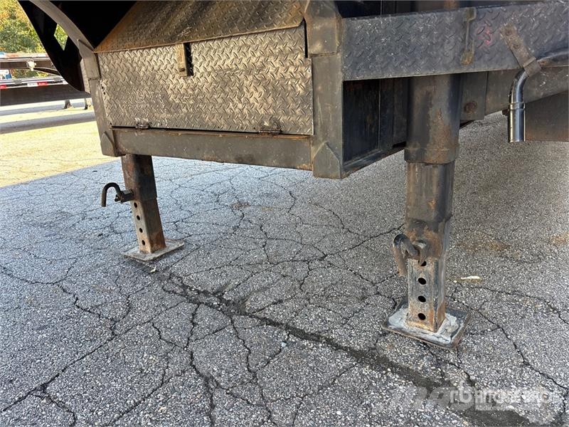 Roadclipper 15040 lb 51 ft T/A Gooseneck Equipment Trailer Трейлери колесного транспортного засобу
