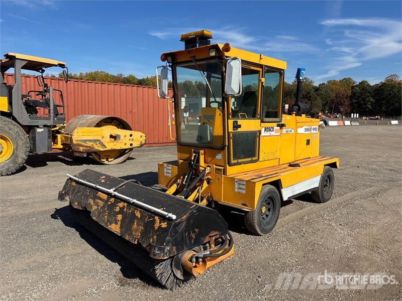  Roscoe 4890 Power Broom Barredoras