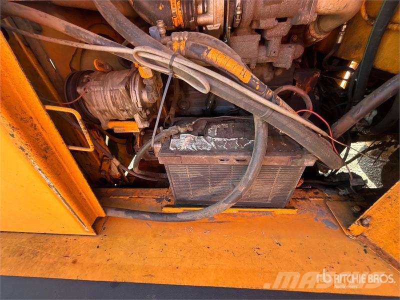  Roscoe 4890 Power Broom Barredoras