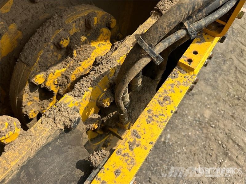 Sakai SV204D Smooth Drum Compactor Tek tamburlu silindirler