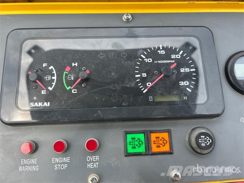 Sakai SV204D Smooth Drum Compactor Tek tamburlu silindirler