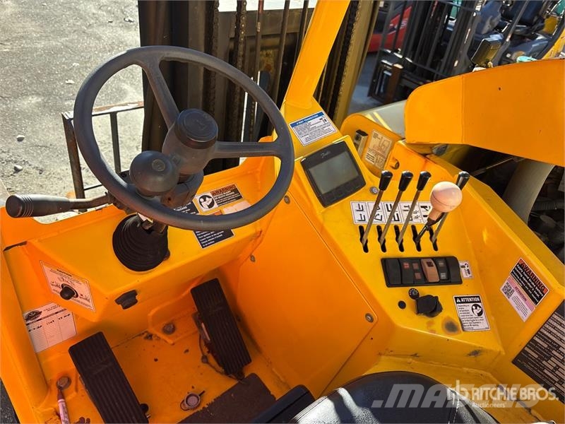 Sellick STM-55PRK4-4W 5500 lb 3x3 Truck Mounted Forklift Horquillas elevadoras para camión