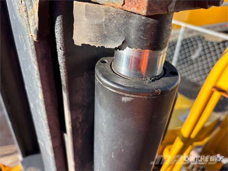 Sellick STM-55PRK4-4W 5500 lb 3x3 Truck Mounted Forklift Horquillas elevadoras para camión